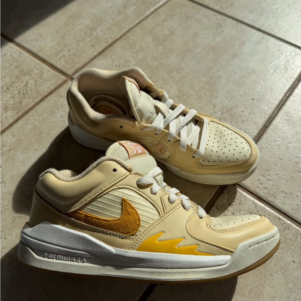 Jordan sneakers - Picture 2 of 6
